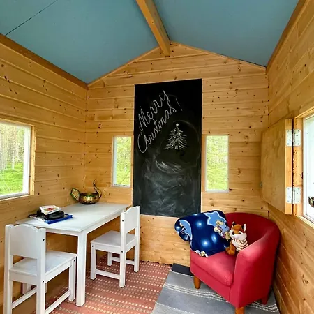 Alpstuga Lumossa Aurora Lakeside House