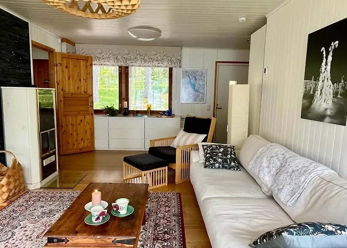 Lumossa Aurora Lakeside House בקתה *