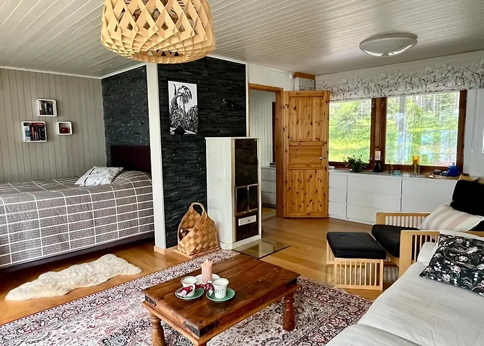 Lumossa Aurora Lakeside House בקתה רובניימי