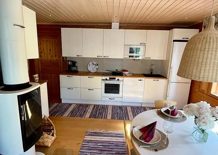 בקתה Lumossa Aurora Lakeside House רובניימי