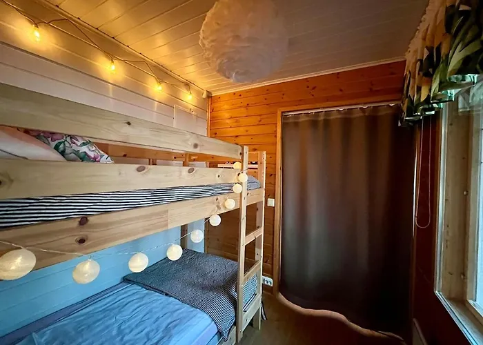 Lumossa Aurora Lakeside House בקתה *