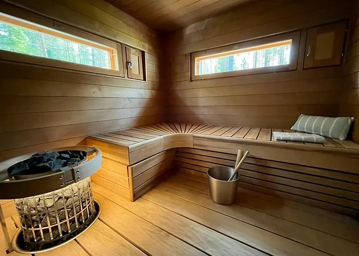 Lumossa Aurora Lakeside House בקתה רובניימי