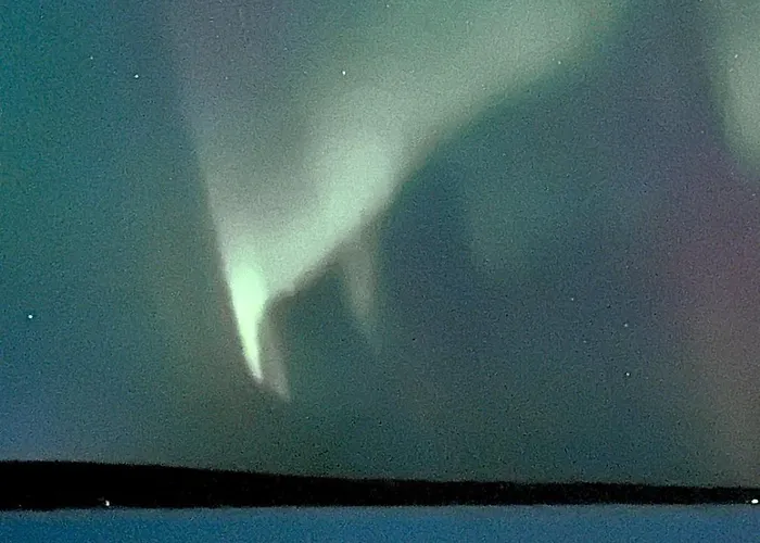 Lumossa Aurora Lakeside House בקתה