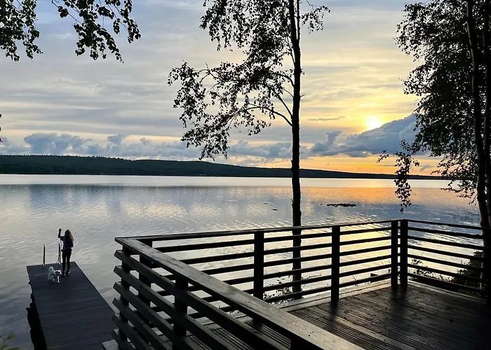 Lumossa Aurora Lakeside House