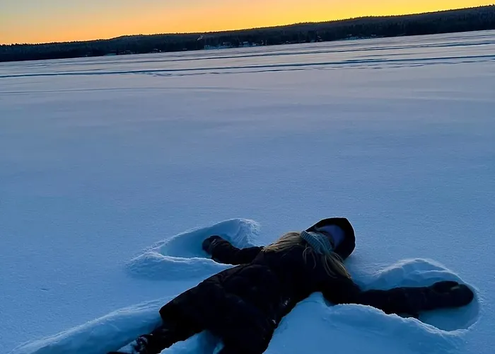 Lumossa Aurora Lakeside House בקתה