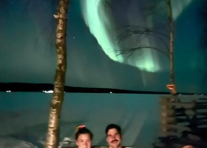 Lumossa Aurora Lakeside House רובניימי