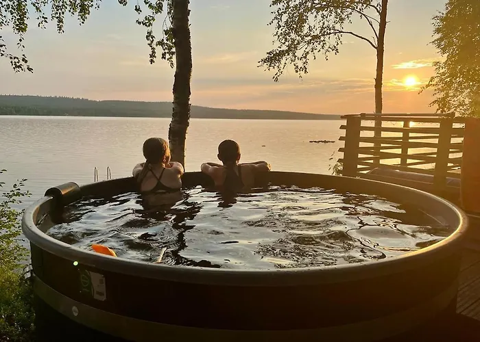 Lumossa Aurora Lakeside House רובניימי